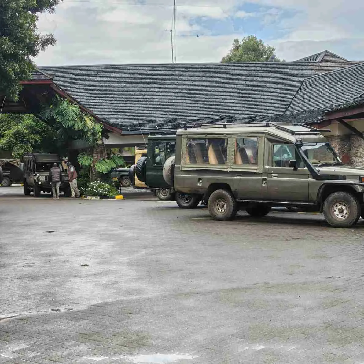 Saryan Link Safaris vehicles at a lodge entrance